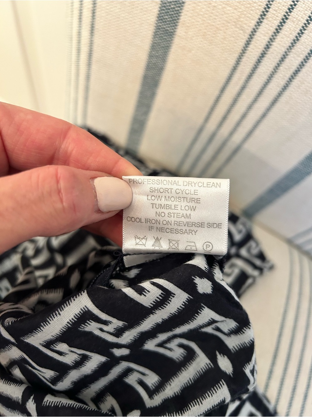 Tory Burch Black and White Geometric Tunic 2 - Picture 10 of 10